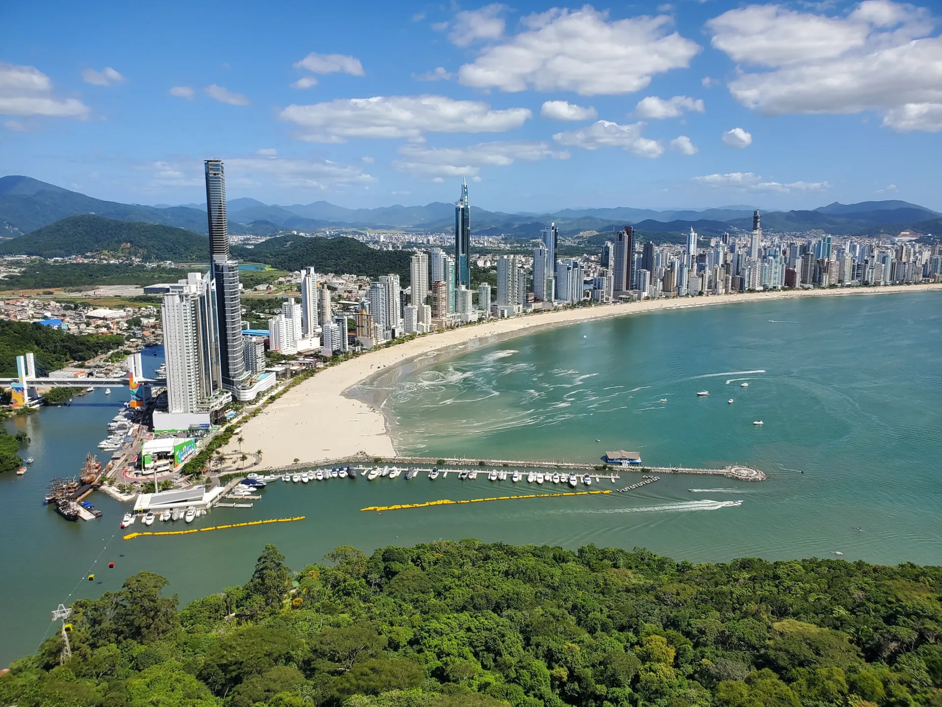 Imóvel de alto padrão tratado como investimento.